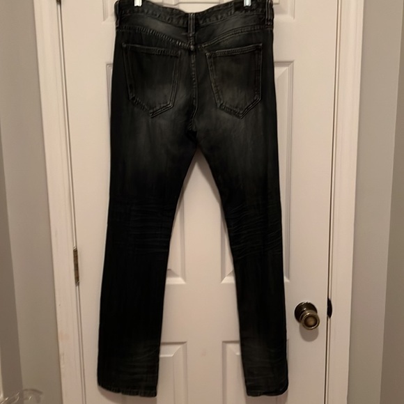 Ecko Unlimited Jeans (30x32) Straight leg distressed - Picture 3 of 5
